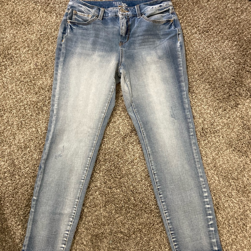 Time and Tru Women’s Light Wash Lightly distressed Skinny Jeans